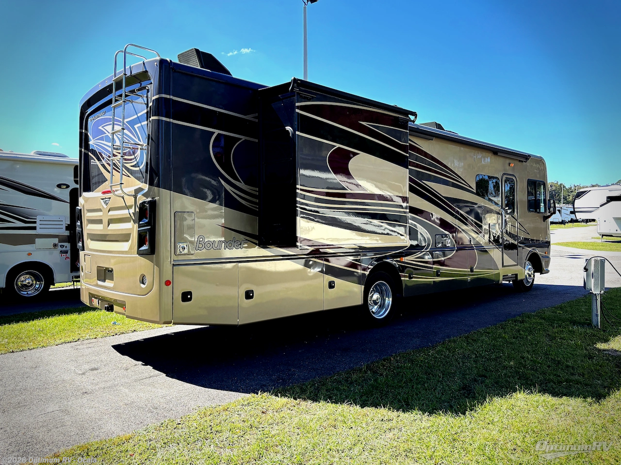 2018 Fleetwood Bounder 34S - Used Class A For Sale by Optimum RV - Ocala in Ocala, Florida features Awning, Slideout