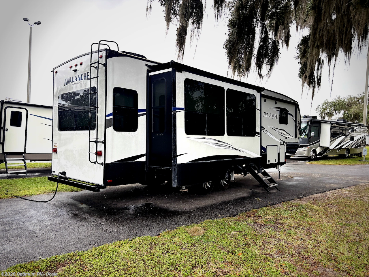 2017 Keystone Avalanche 320RS - Used Fifth Wheel For Sale by Optimum RV - Ocala in Ocala, Florida features Slideout, Awning
