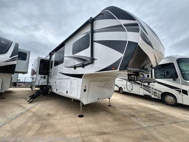 2024 Grand Design Solitude 390RK - New Fifth Wheel For Sale by Blue Compass RV Indianapolis in Indianapolis, Indiana