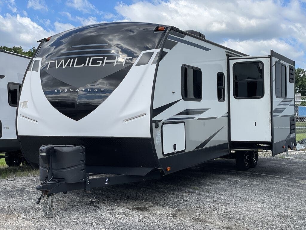 2022 Twilight Signature TWS 2600 by Cruiser RV from Blue Compass RV Indianapolis in Indianapolis, Indiana