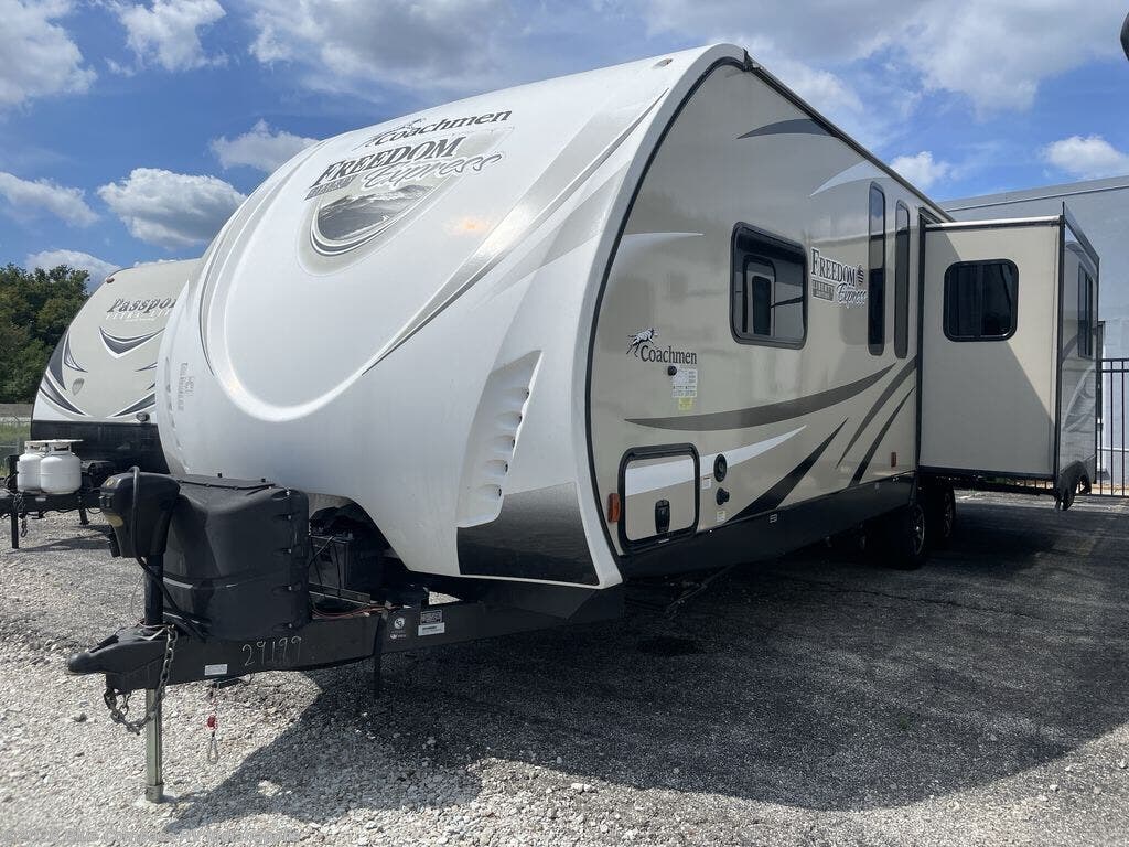 Used 2018 Coachmen Freedom Express Ultra Lite 279RLDS available in Indianapolis, Indiana