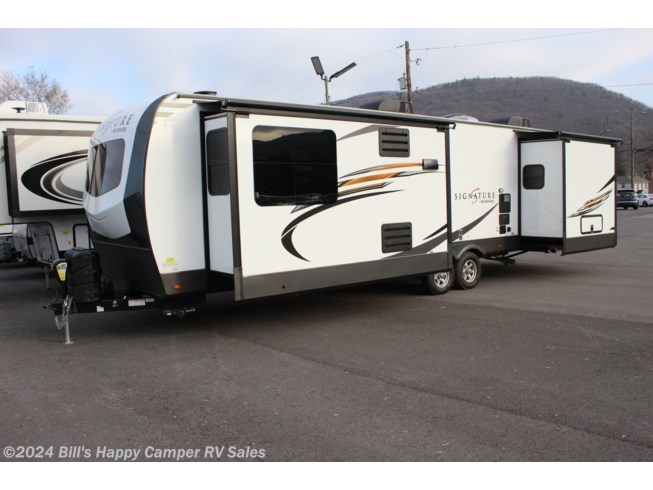 Used 2021 Forest River Rockwood Signature Ultra Lite 8324SB available in Mill Hall, Pennsylvania