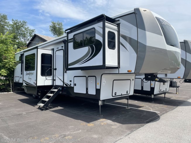 New 2022 Forest River Sandpiper 391FLRB available in Mill Hall, Pennsylvania