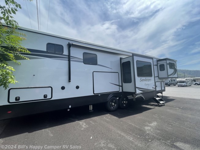 New 2022 Forest River Sandpiper 391FLRB available in Mill Hall, Pennsylvania