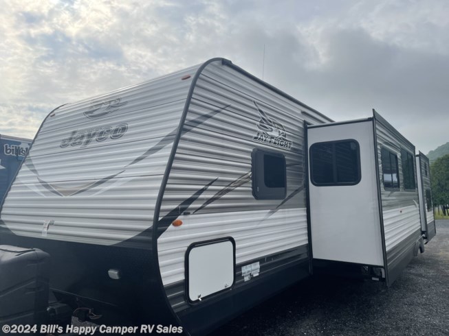 2018 Jayco Jay Flight 32BHDS - Used Travel Trailer For Sale by Bill&#39;s Happy Camper RV Sales in Mill Hall, Pennsylvania features Stereo System, Medicine Cabinet, Outside Kitchen, Microwave, Queen Mattress
