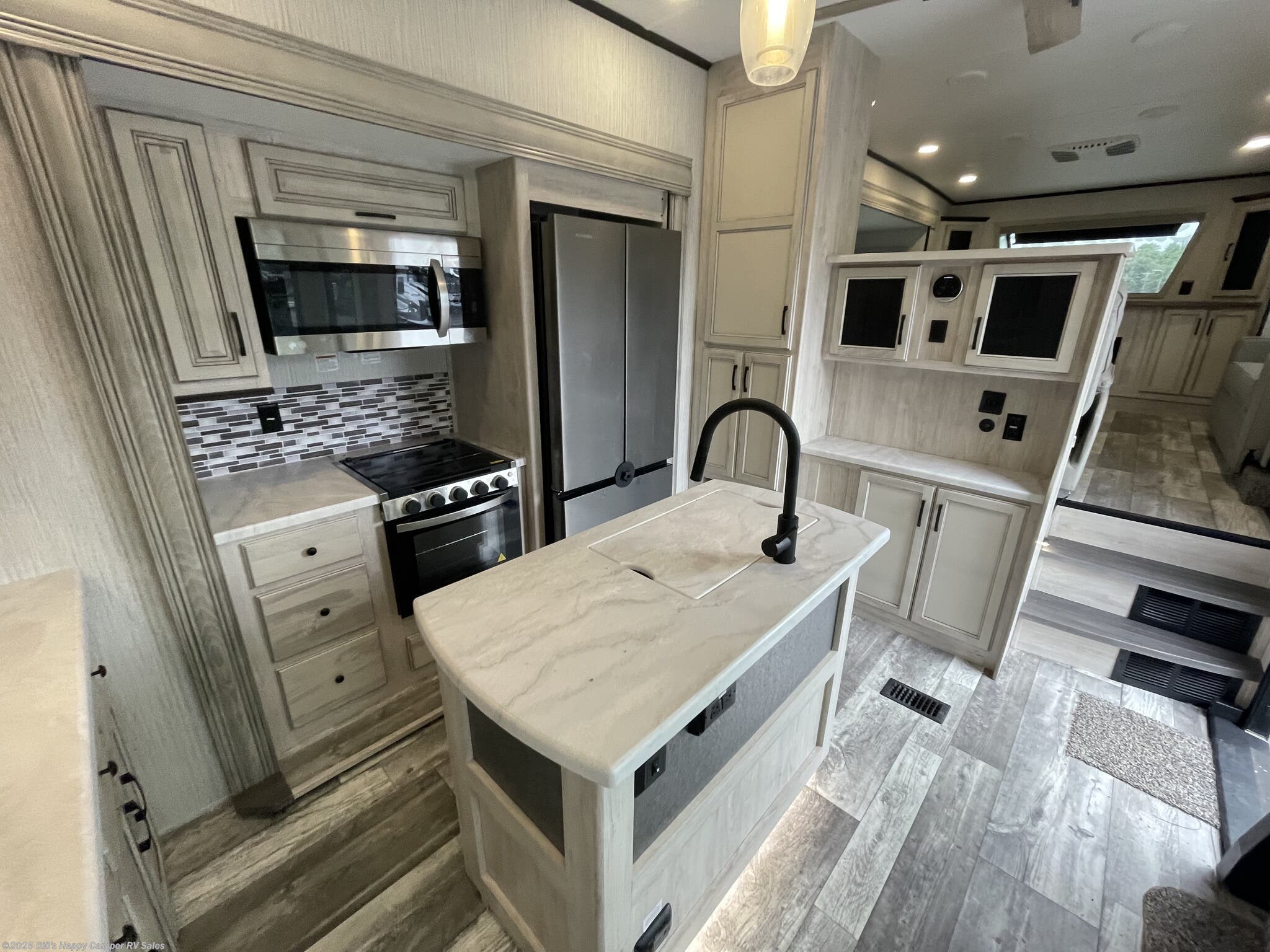 2023 Forest River Sandpiper 3990FL RV for Sale in Mill Hall, PA 17751