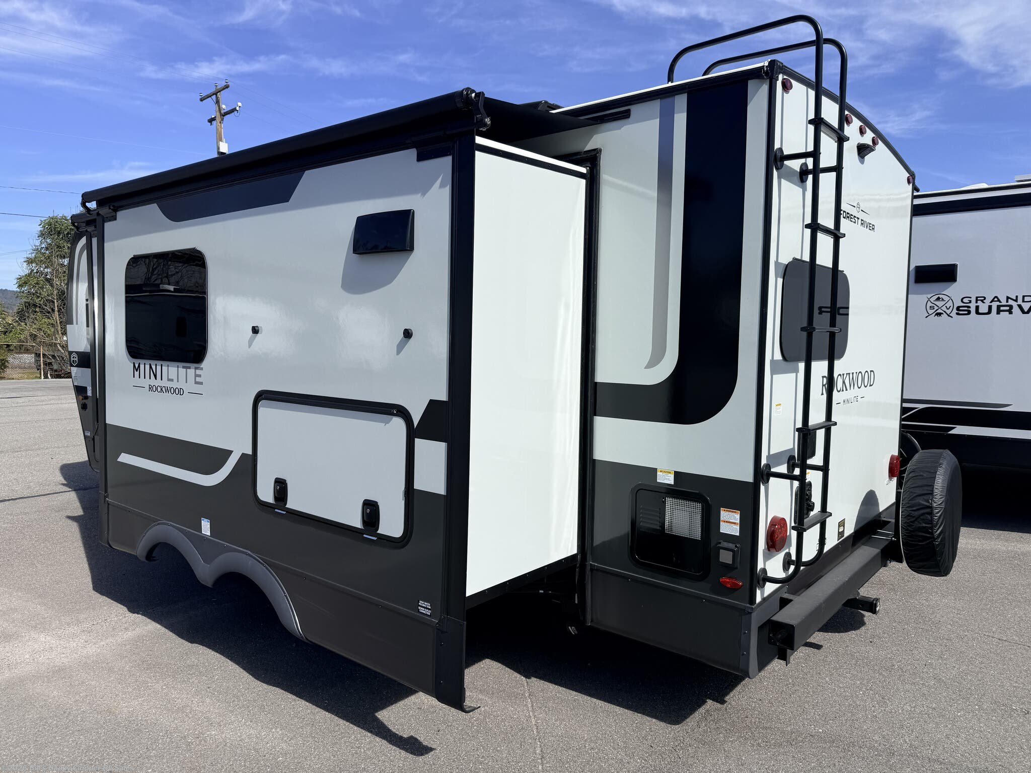 New 2026 Forest River Rockwood Mini Lite 2522FB available in Mill Hall, Pennsylvania