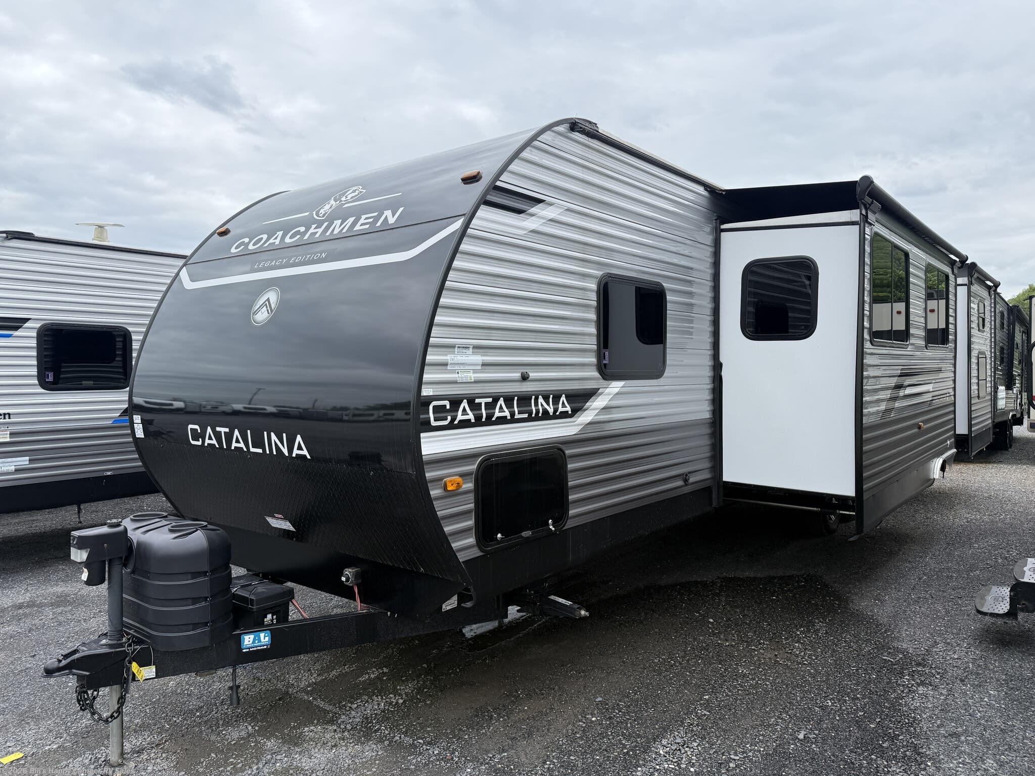 Used 2025 Coachmen Catalina Legacy Edition 323BHDSCK available in Mill Hall, Pennsylvania