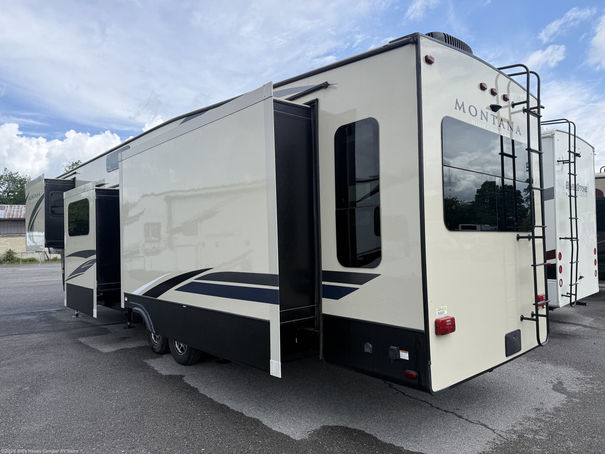 Used 2019 Keystone Montana 3855BR available in Mill Hall, Pennsylvania