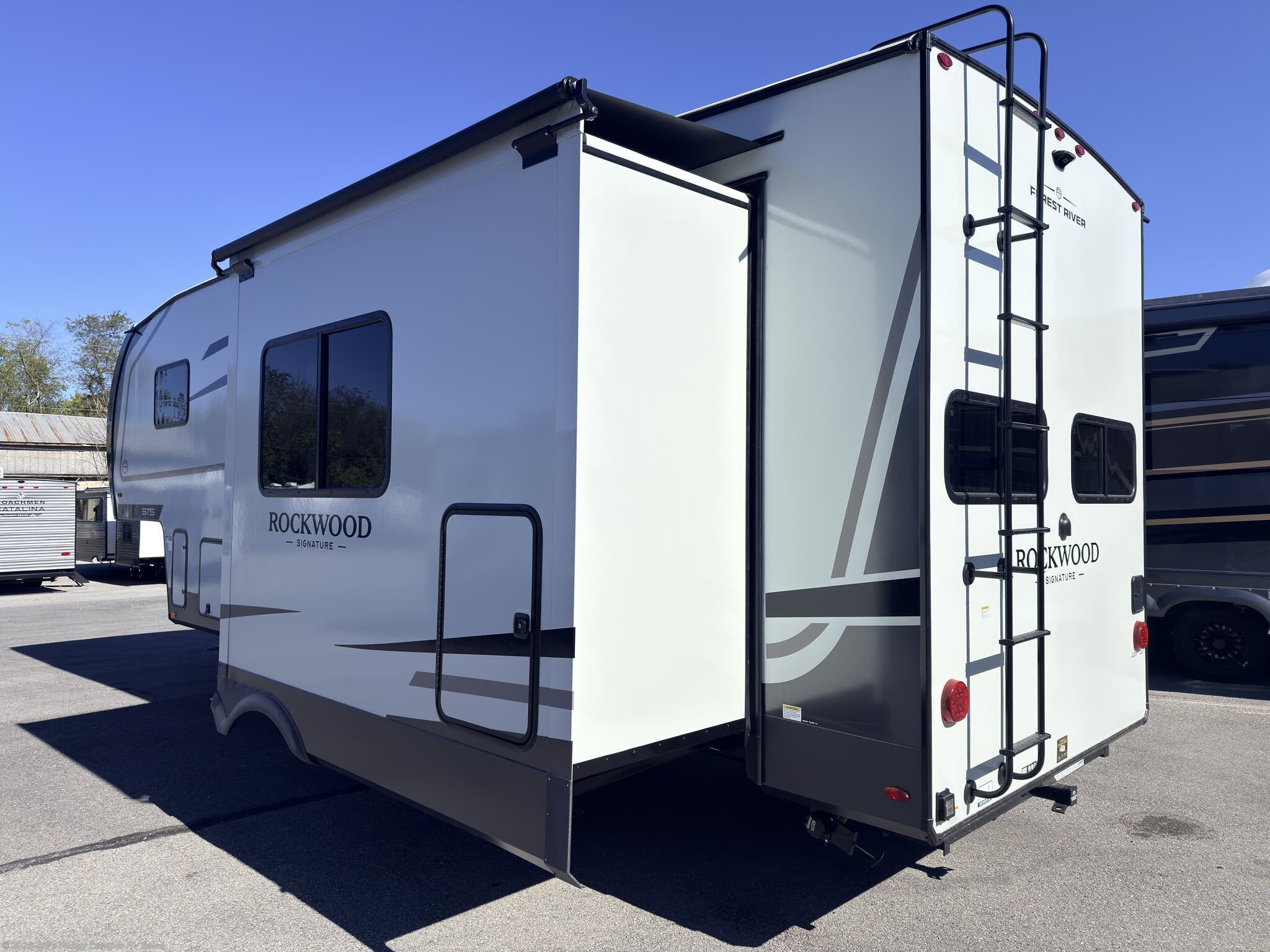 New 2027 Forest River Rockwood Signature 301SRK available in Mill Hall, Pennsylvania