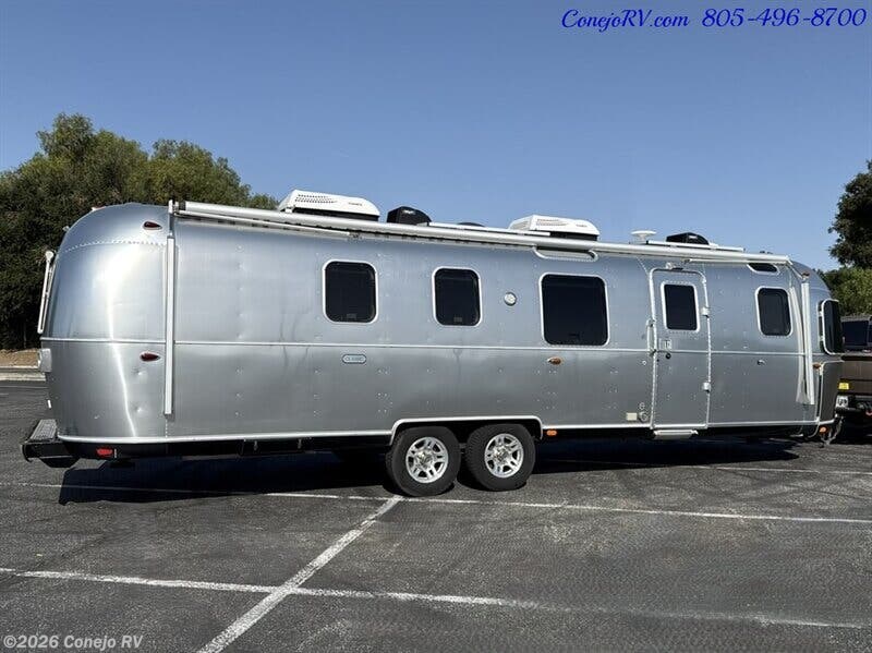 New 2020 Airstream Classic 33RB available in Thousand Oaks, California