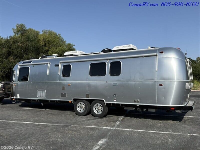 2020 Airstream Classic 33RB - New Travel Trailer For Sale by Conejo RV in Thousand Oaks, California