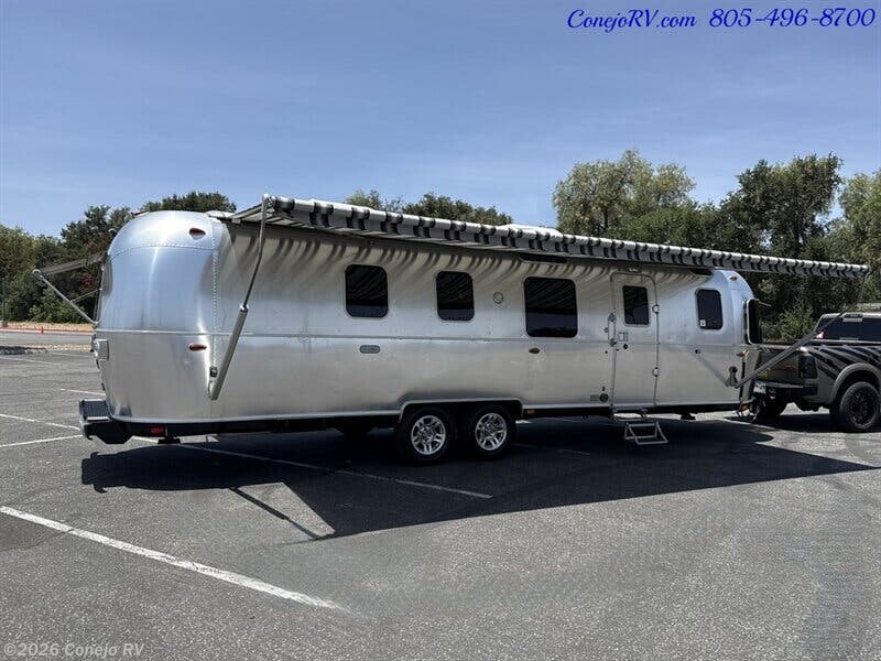 New 2020 Airstream Classic 33FB available in Thousand Oaks, California