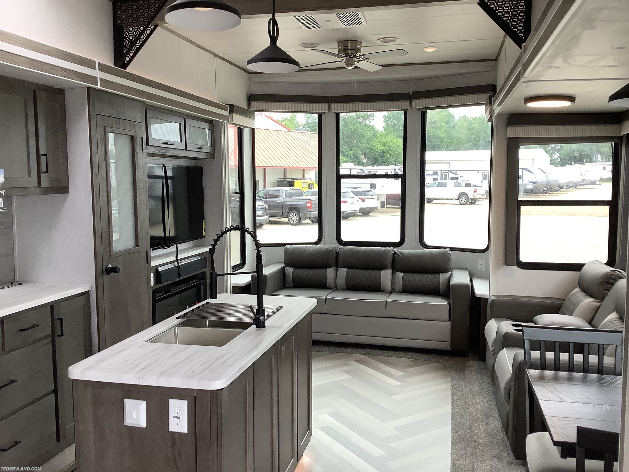 2022 Forest River Salem Grand Villa 42FLDL RV for Sale in Paynesville