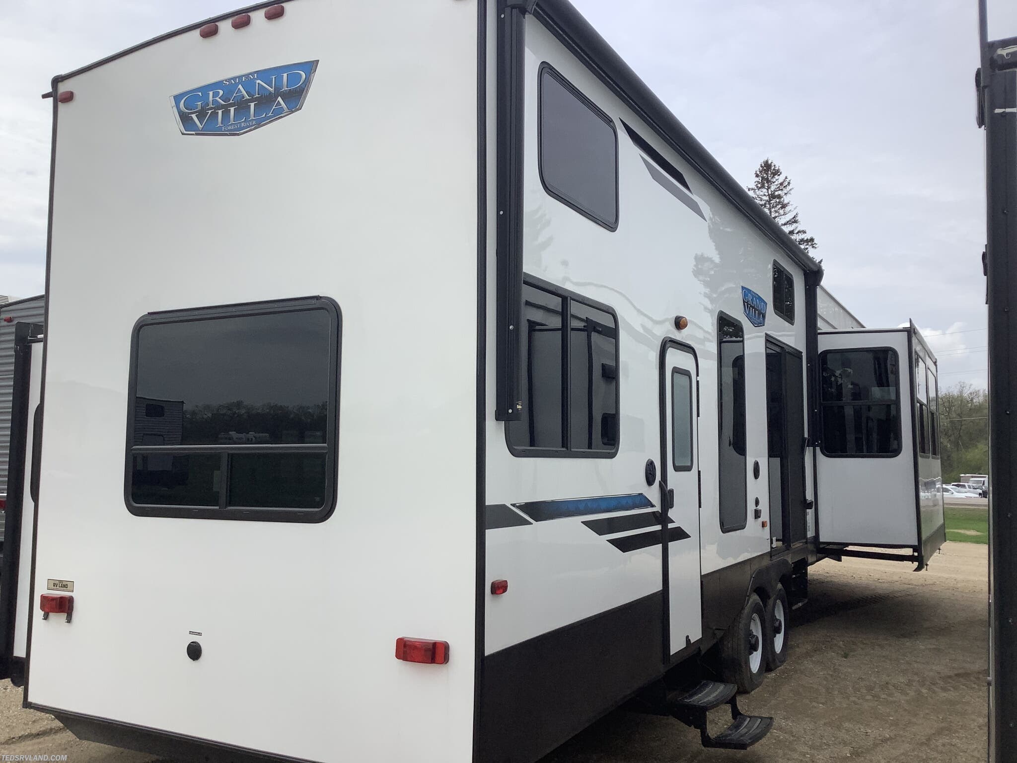 2023 Forest River Salem Grand Villa 42FLDL RV for Sale in Paynesville, MN 56362 PM031237