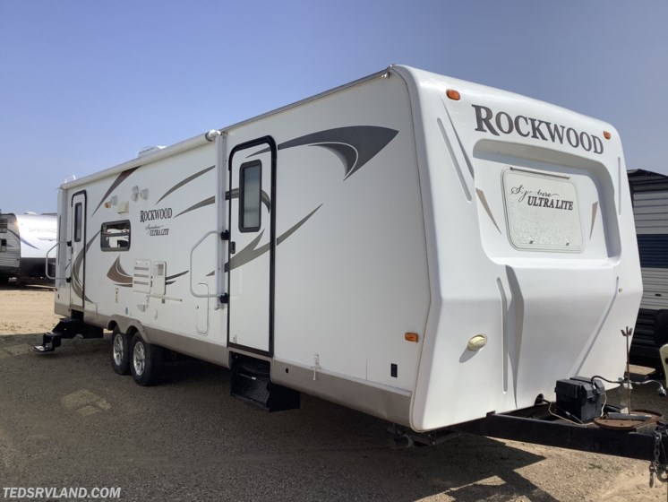 Used 2011 Forest River Rockwood Signature Ultra Lite 8314BSS available in Paynesville, Minnesota