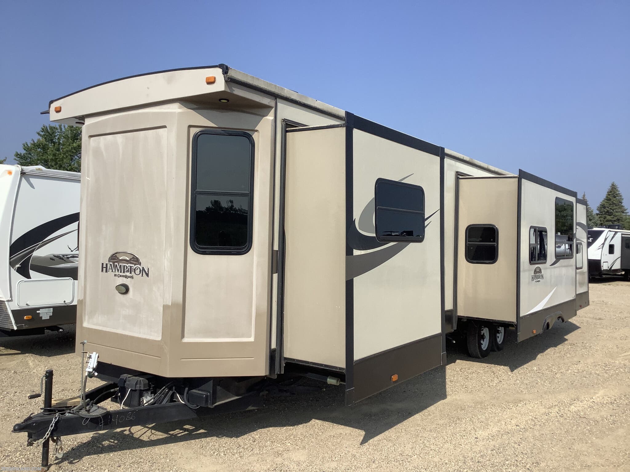 2014 CrossRoads Hampton HT380QB RV for Sale in Paynesville, MN 56362