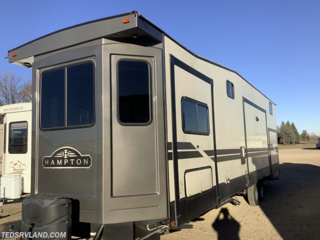 2020 CrossRoads Hampton HP364MBL - Used Destination Trailer For Sale by Ted