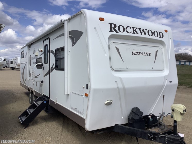 Used 2011 Forest River Rockwood Signature Ultra Lite 8317RKSS available in Paynesville, Minnesota
