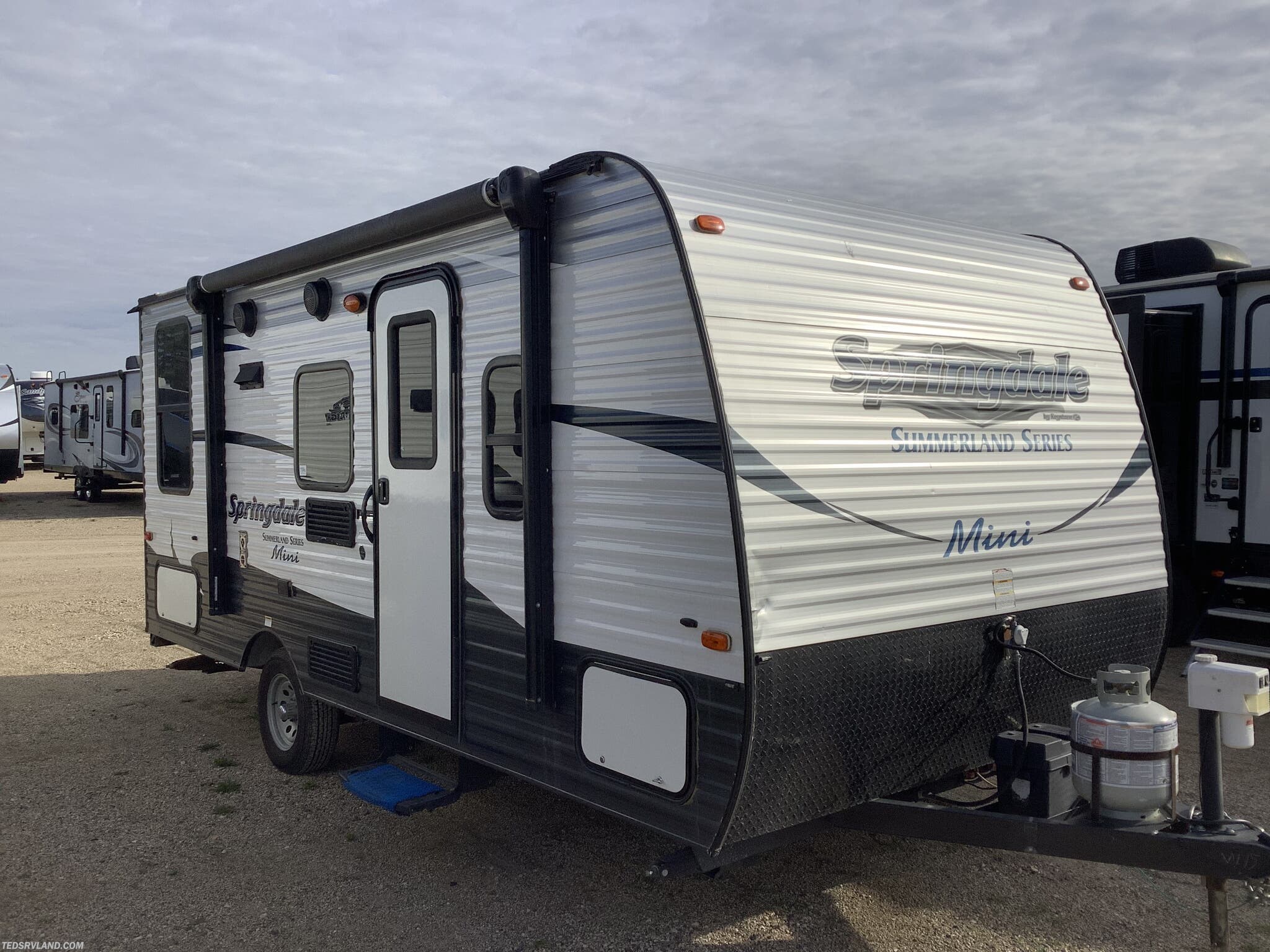 2016 Keystone Springdale Mini 1750RD RV for Sale in Paynesville, MN