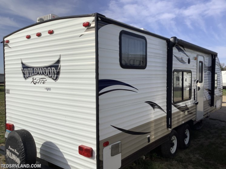 Used 2015 Forest River Wildwood X-Lite 261BH available in Paynesville, Minnesota