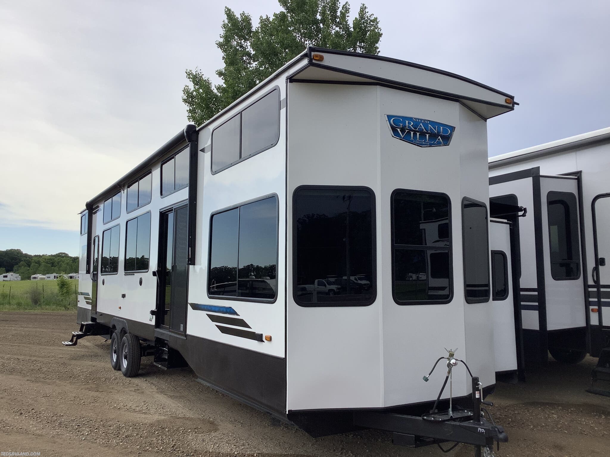 2024 Forest River Salem Grand Villa 42VIEW RV for Sale in Paynesville ...