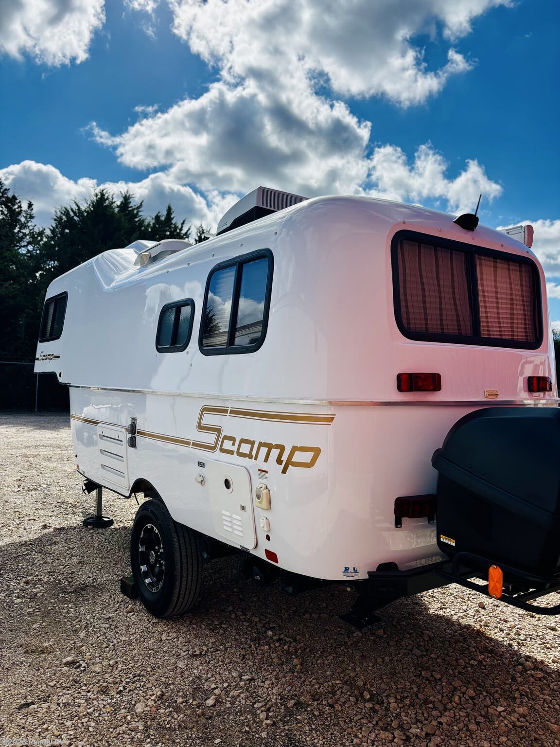 Used 2023 Scamp 19 Deluxe available in Rice, Texas