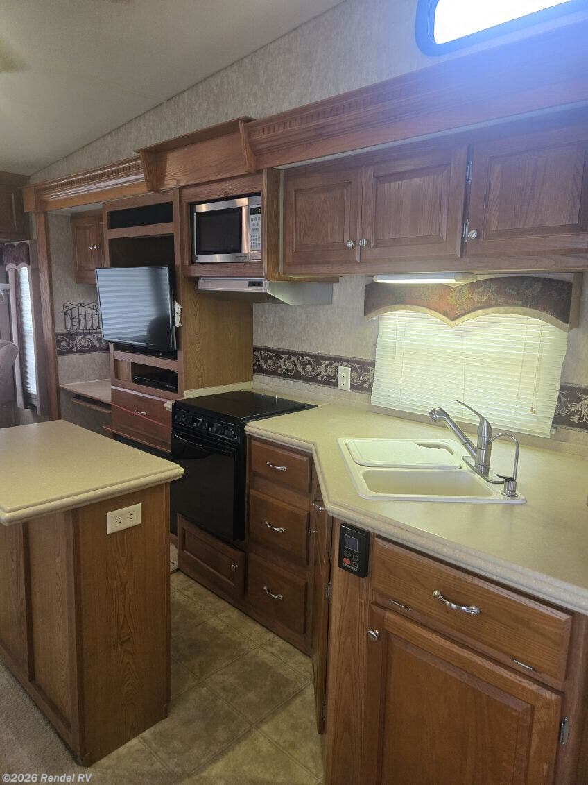 Used 2006 Grand Junction 33TRL available in Rice, Texas