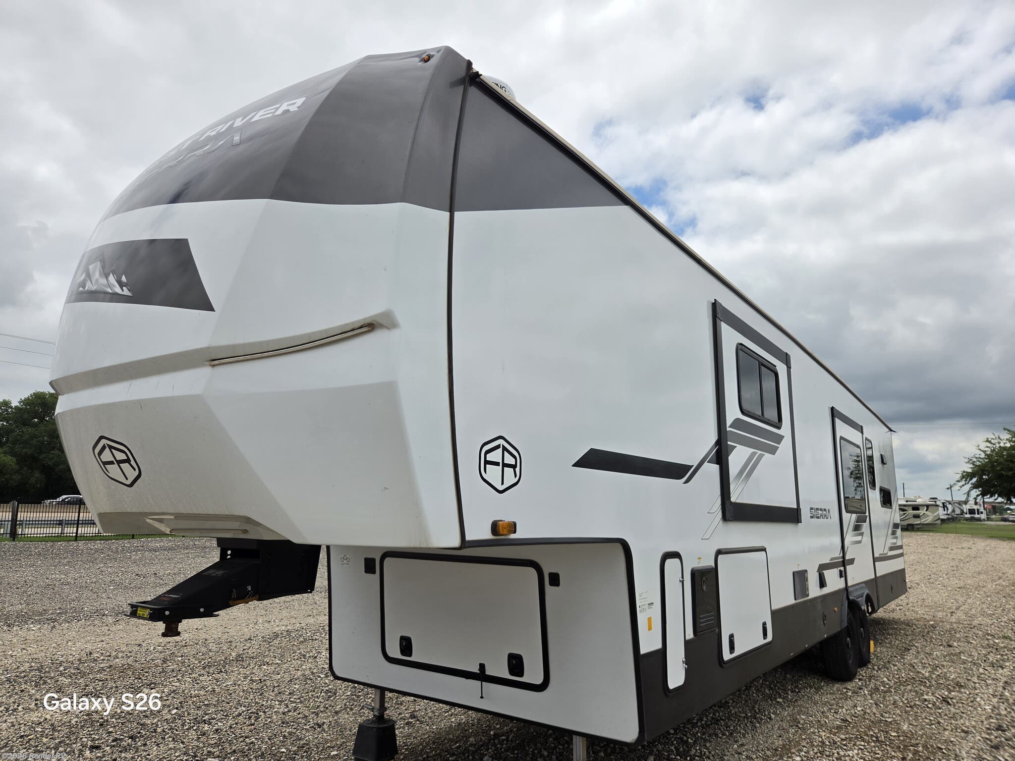 2025 Forest River Sierra 3800RK - Used Fifth Wheel For Sale by Rendel RV in Rice, Texas features Microwave, Shower, Hitch, Solar Panel, Awning