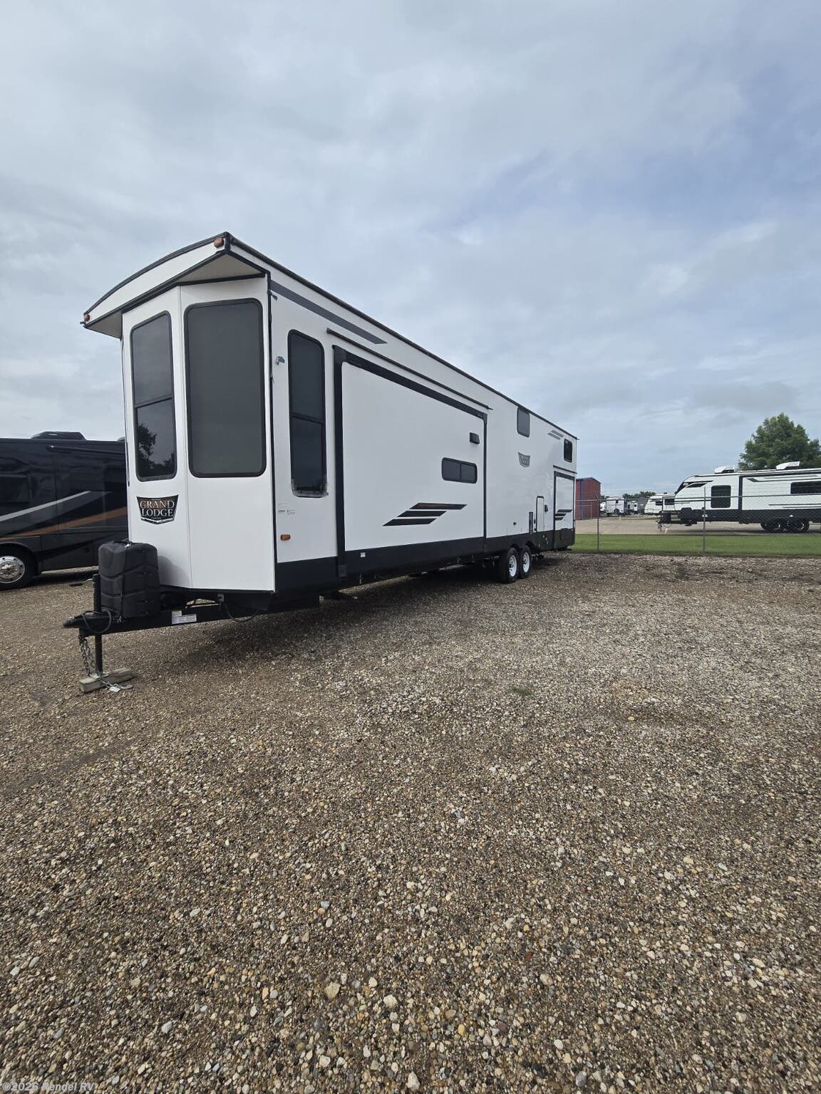 2023 Forest River Wildwood Grand Lodge 42FLDL - Used Destination Trailer For Sale by Rendel RV in Rice, Texas features Shower, Air Conditioning, Toilet