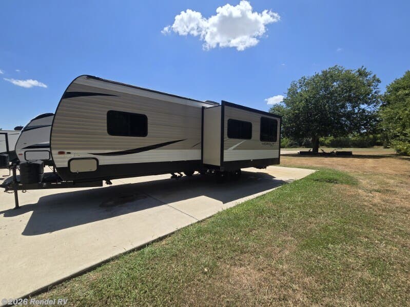 2018 Keystone Hideout LHS 258LHS - Used Travel Trailer For Sale by Rendel RV in Rice, Texas features Furnace, Stabilizer Jacks, Toilet, Converter, Exterior Speakers