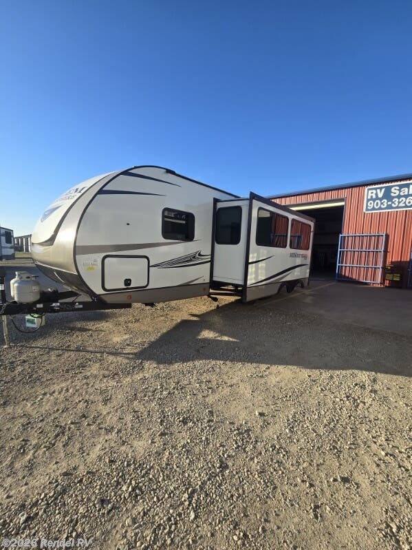 2021 Forest River Salem Hemisphere Hyper-Lyte 25RBHL - Used Travel Trailer For Sale by Rendel RV in Rice, Texas features Microwave, Medicine Cabinet, Refrigerator, Refrigerator (12V), Stove