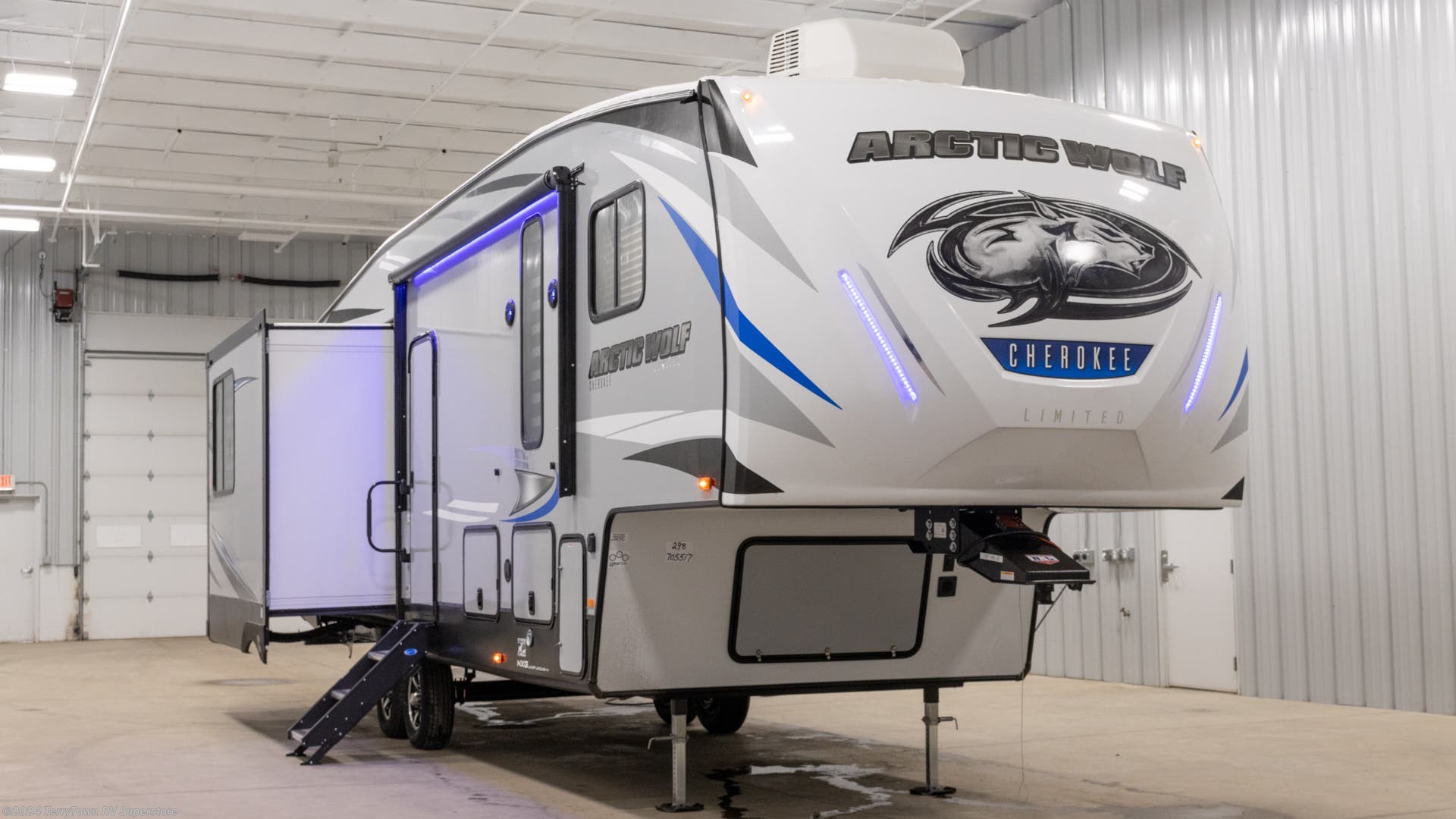 2020 Forest River Cherokee Arctic Wolf 298LB RV for Sale in Grand