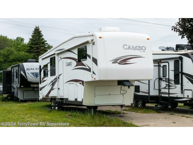 2011 Carriage Cameo 36FWS - Used Fifth Wheel For Sale by TerryTown RV Superstore in Grand Rapids, Michigan