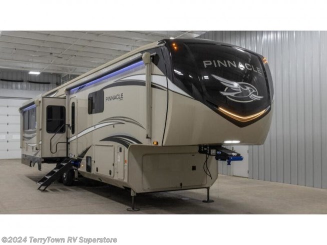 New 2022 Jayco Pinnacle 36FBTS available in Grand Rapids, Michigan
