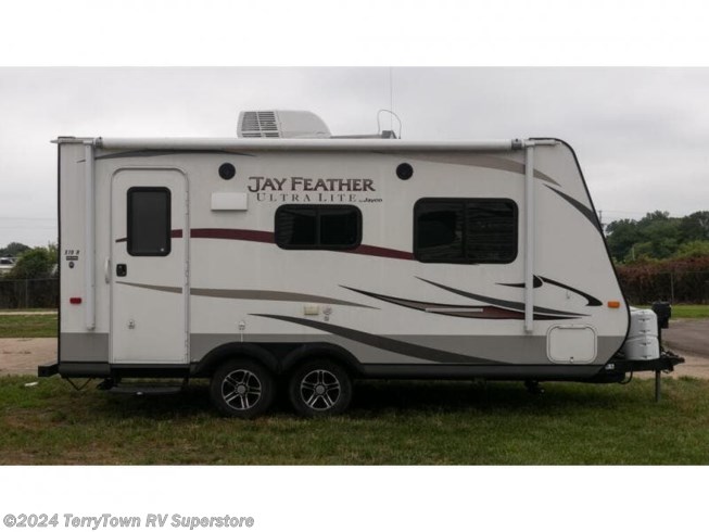2014 Jay Feather Ultra Lite X19H by Jayco from TerryTown RV Superstore in Grand Rapids, Michigan