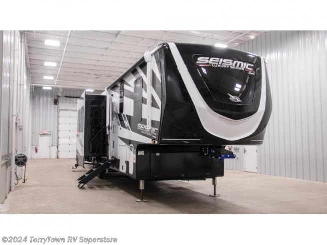 New 2023 Jayco Seismic Luxury Series 3815 available in Grand Rapids, Michigan