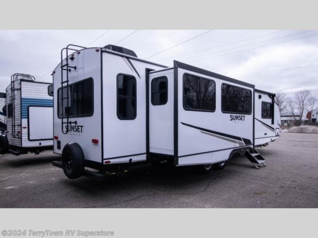 2023 Sunset Trail 330SI by CrossRoads from TerryTown RV Superstore in Grand Rapids, Michigan