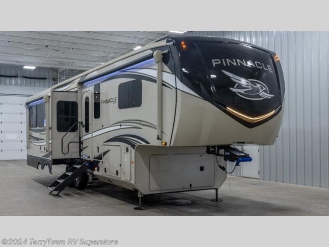 New 2022 Jayco Pinnacle 32RLTS available in Grand Rapids, Michigan
