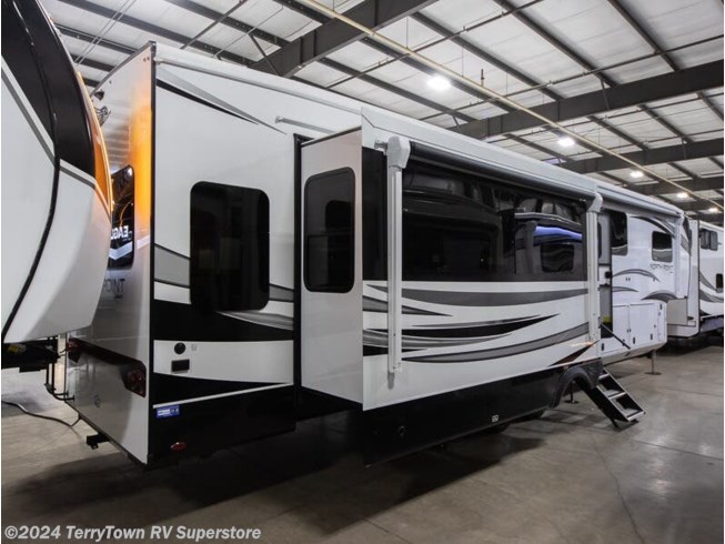 2024 North Point 377RLBH by Jayco from TerryTown RV Superstore in Grand Rapids, Michigan