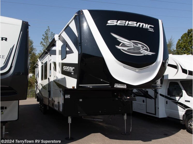 New 2024 Jayco Seismic 395 available in Grand Rapids, Michigan