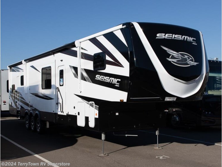 New 2025 Jayco Seismic 399 available in Grand Rapids, Michigan