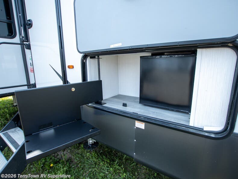 2022 Cedar Creek Champagne Edition 38EBS by Forest River from TerryTown RV Superstore in Grand Rapids, Michigan