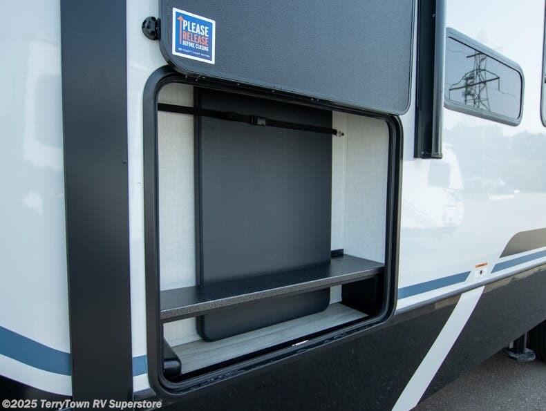 New 2026 Keystone Alpine Avalanche Edition 379MB available in Grand Rapids, Michigan