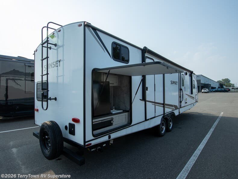 New 2023 CrossRoads Sunset Trail 331BH available in Grand Rapids, Michigan