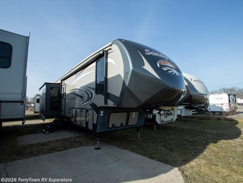 2016 Forest River Sandpiper 35ROK - Used Fifth Wheel For Sale by TerryTown RV Superstore in Grand Rapids, Michigan features Slideout