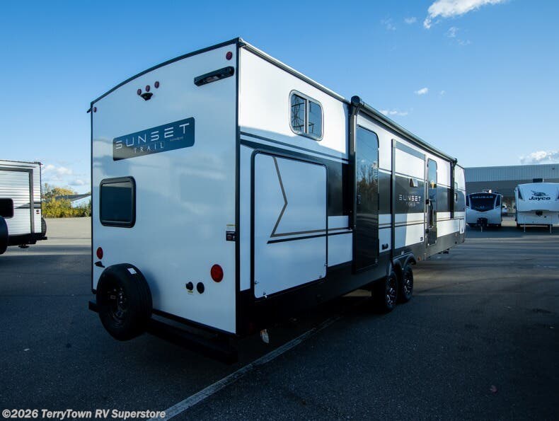 New 2026 CrossRoads Sunset Trail 331BH available in Grand Rapids, Michigan