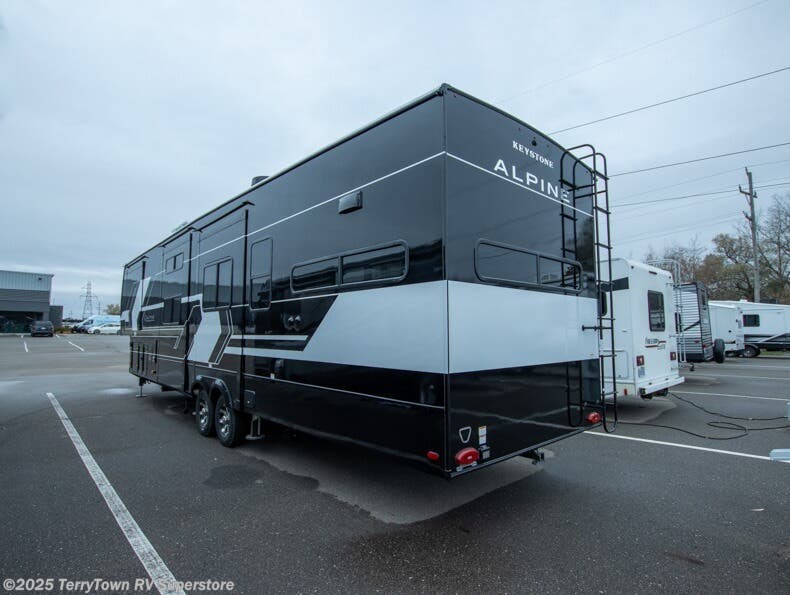 New 2026 Keystone Alpine Avalanche Edition 379MB available in Grand Rapids, Michigan