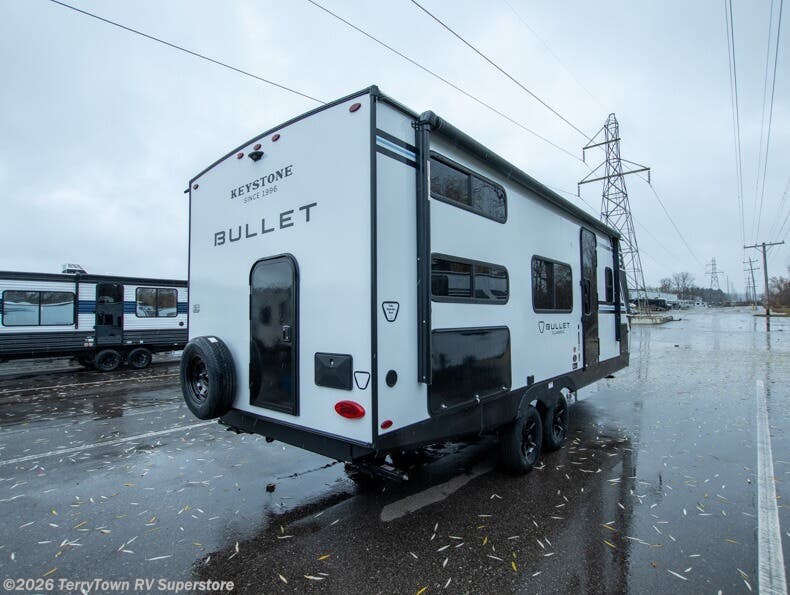 2026 Keystone Bullet Classic 21BHC - New Travel Trailer For Sale by TerryTown RV Superstore in Grand Rapids, Michigan