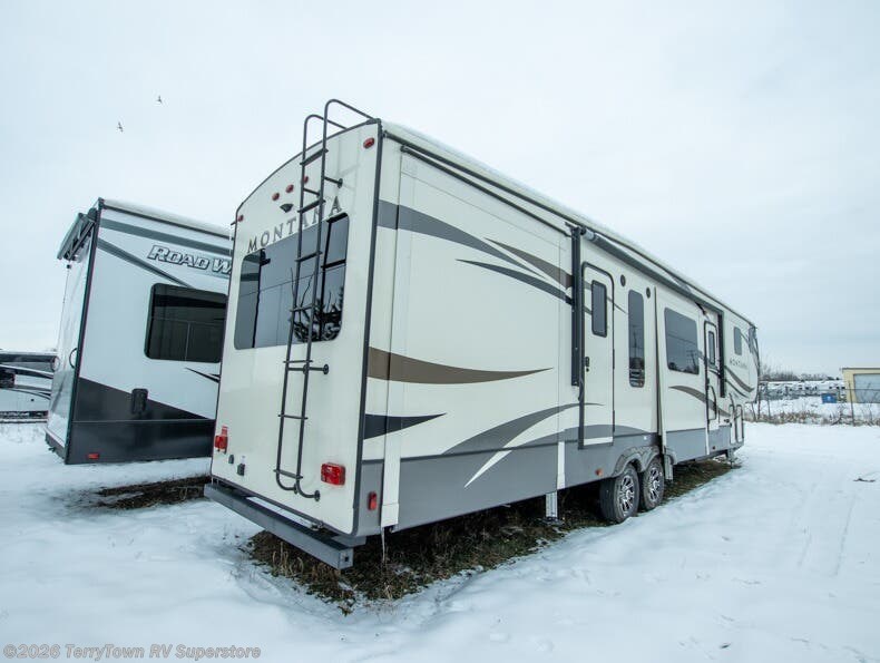 2018 Montana 3820FK by Keystone from TerryTown RV Superstore in Grand Rapids, Michigan
